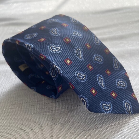 JoS. A.Bank Heritage Collection 100% Silk. Navy Blue Paisley Patterned Tie. - Picture 5 of 7
